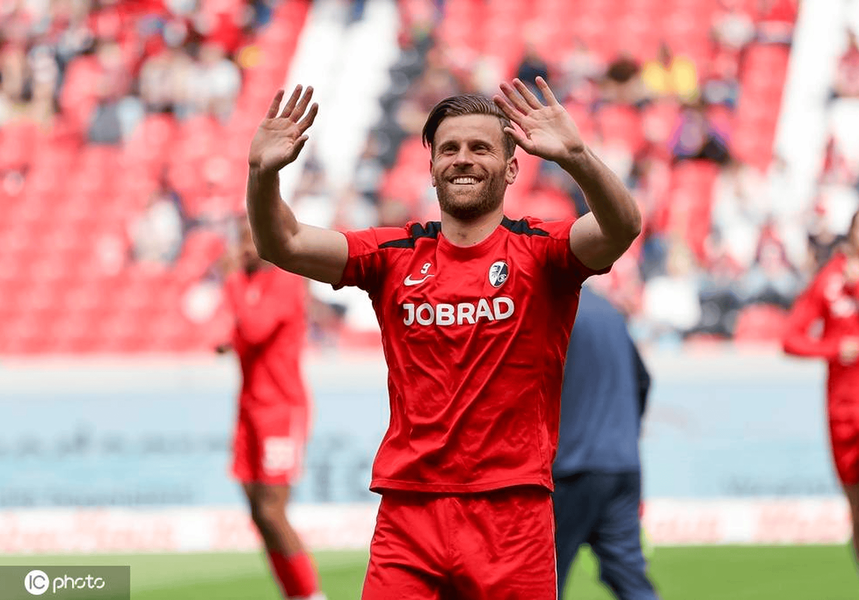 包含卫冕冠军梅开二度，霍芬海姆主场大胜劲旅的词条