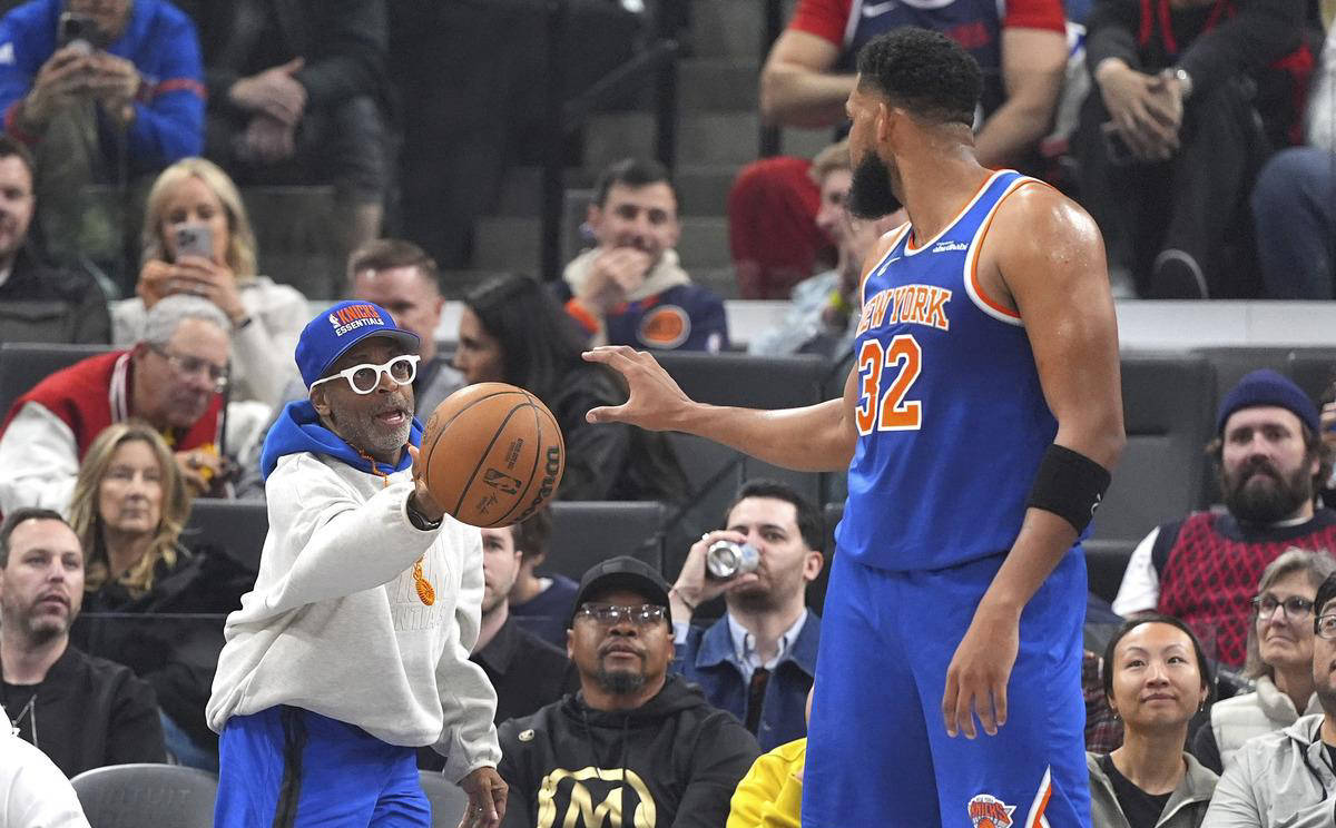 AG百家乐-尼克斯后场表现出色，帮助球队摆脱低谷