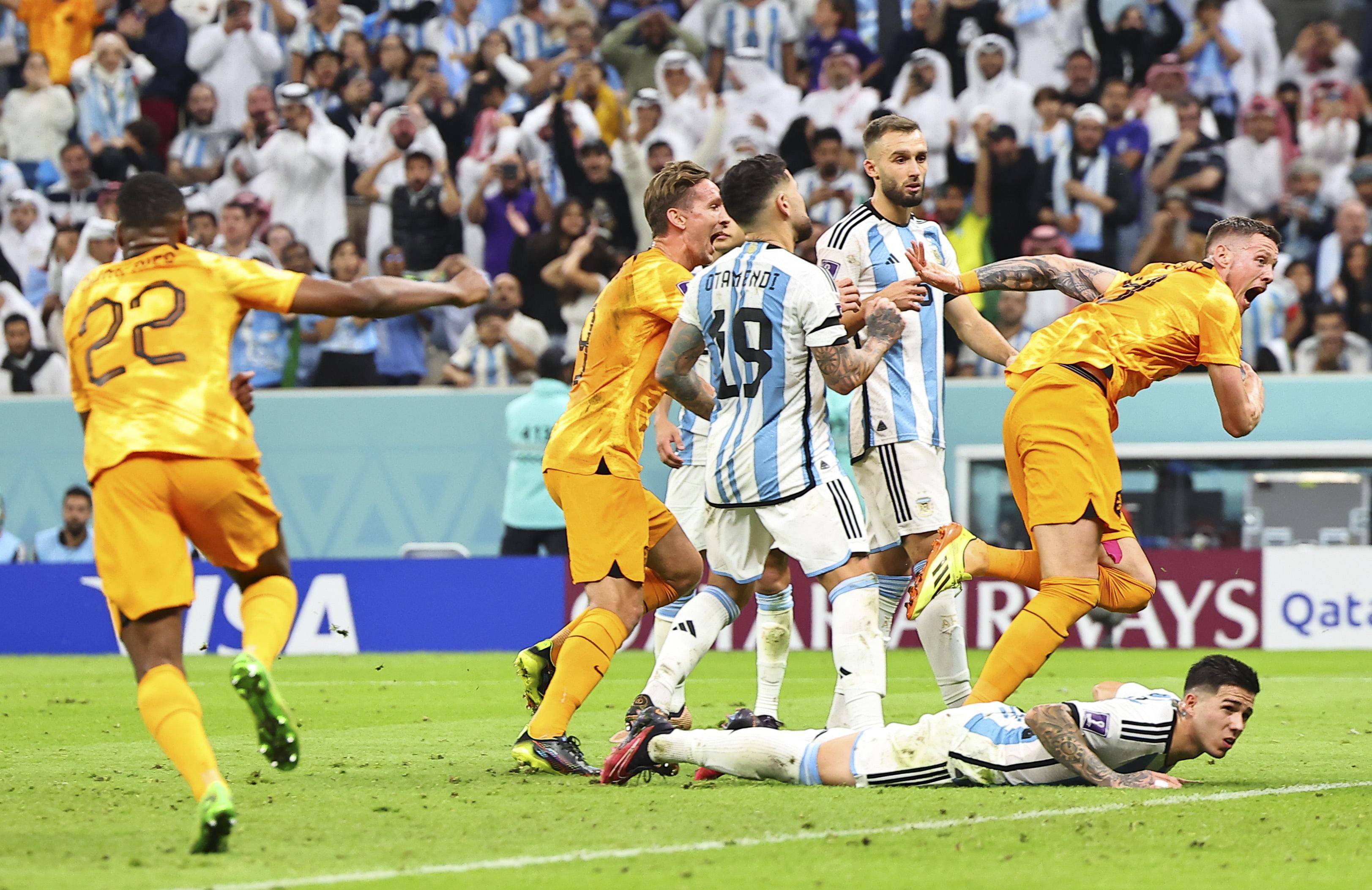 关于荷兰队遭遇西班牙逆袭,遭遇困境的信息 关于荷兰队遭遇西班牙逆袭,遭遇困境的信息