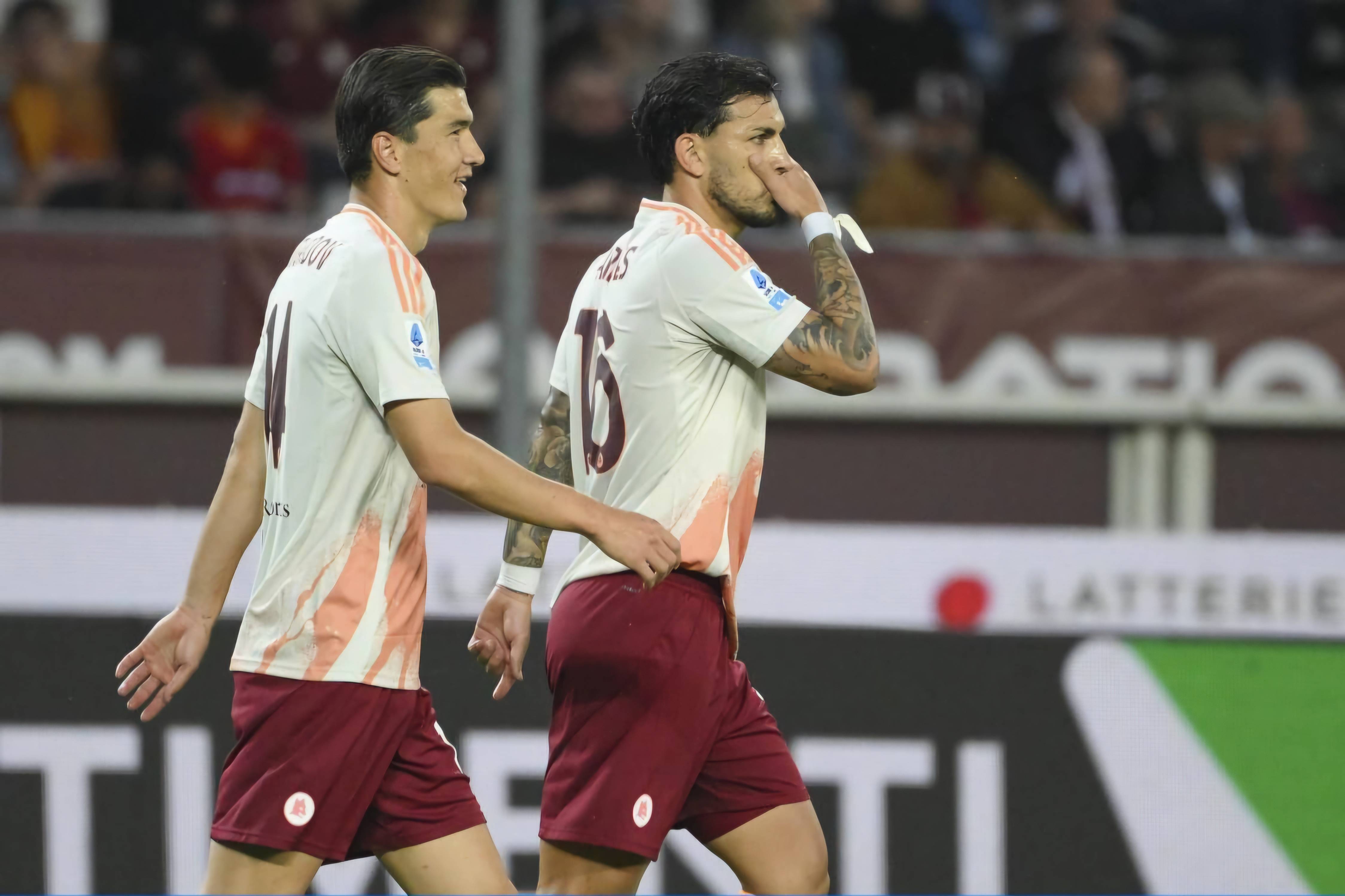 阿贾克斯坚守主场进球早不守温子仲射入绝杀点球的简单介绍