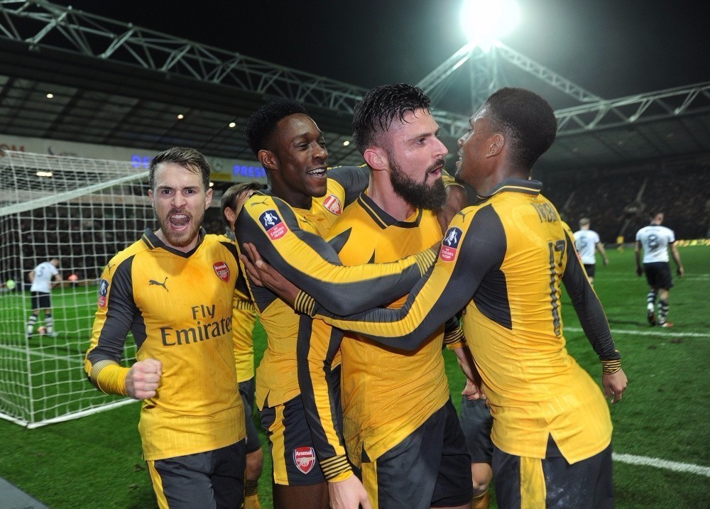 重赛争夺至关激烈，球场上的擂台之争