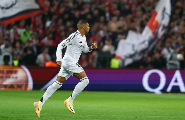 -西藏队在客场击败劲旅，豪取三分