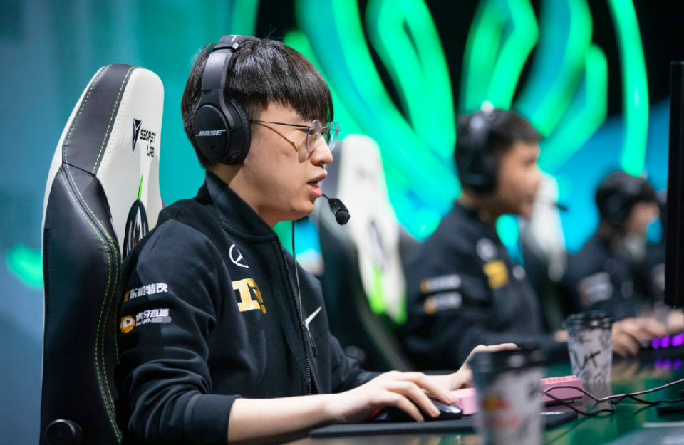 -PSG险胜C9，Ruler关键团战开团秒人激烈交锋入围赛，点燃全场激情的简单介绍