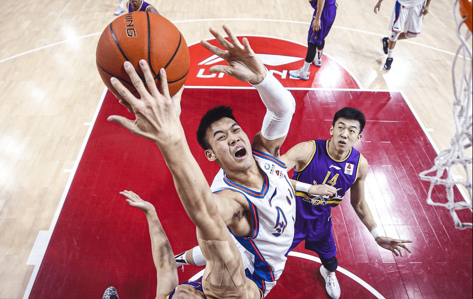 方位球成奇兵,球队险胜对手 方位球成奇兵,球队险胜对手