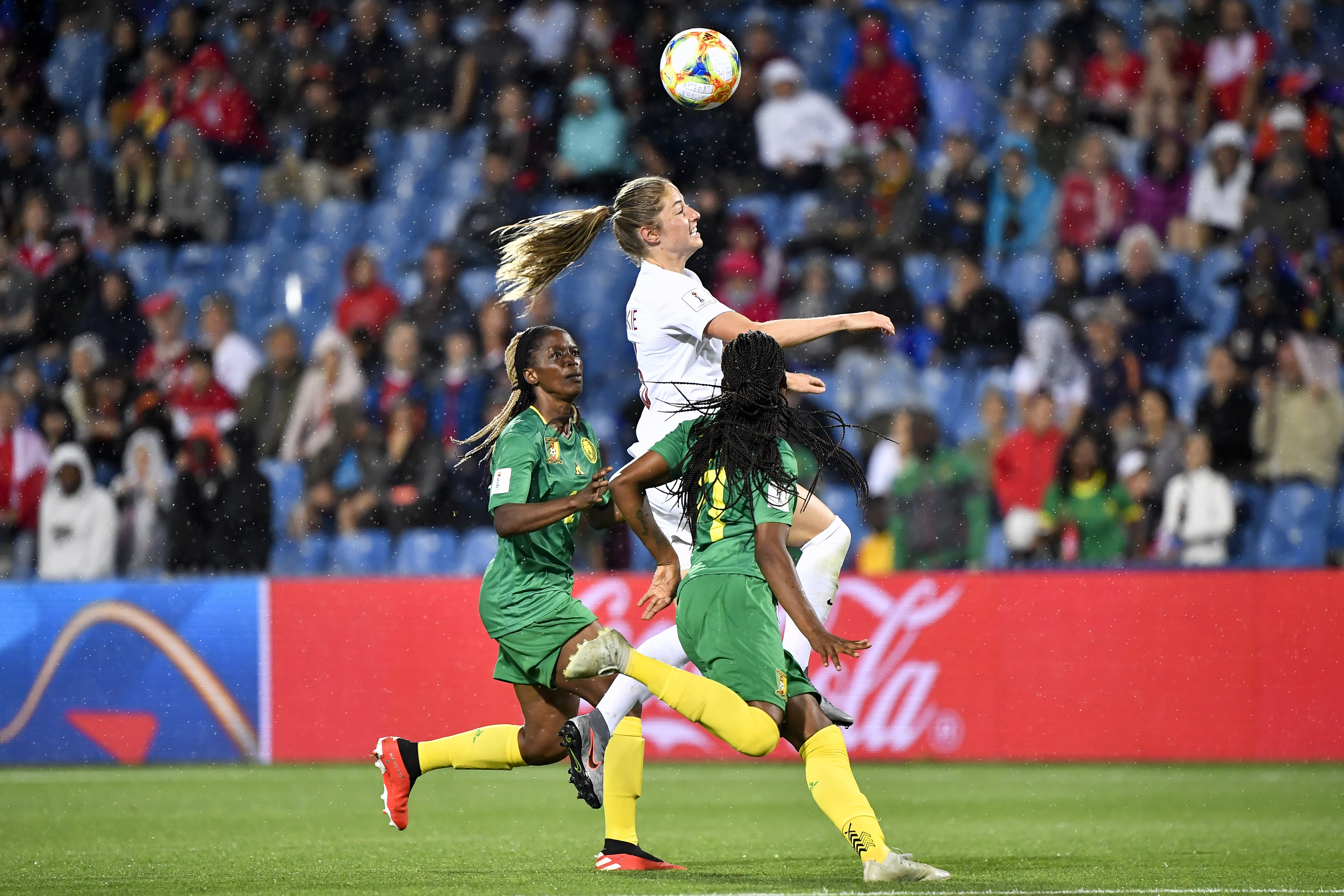 墨西哥队胜喀麦隆，赢来胜利