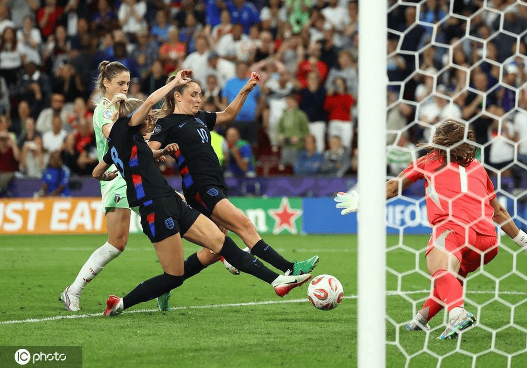 拉脱维亚女足联赛惊现绝杀