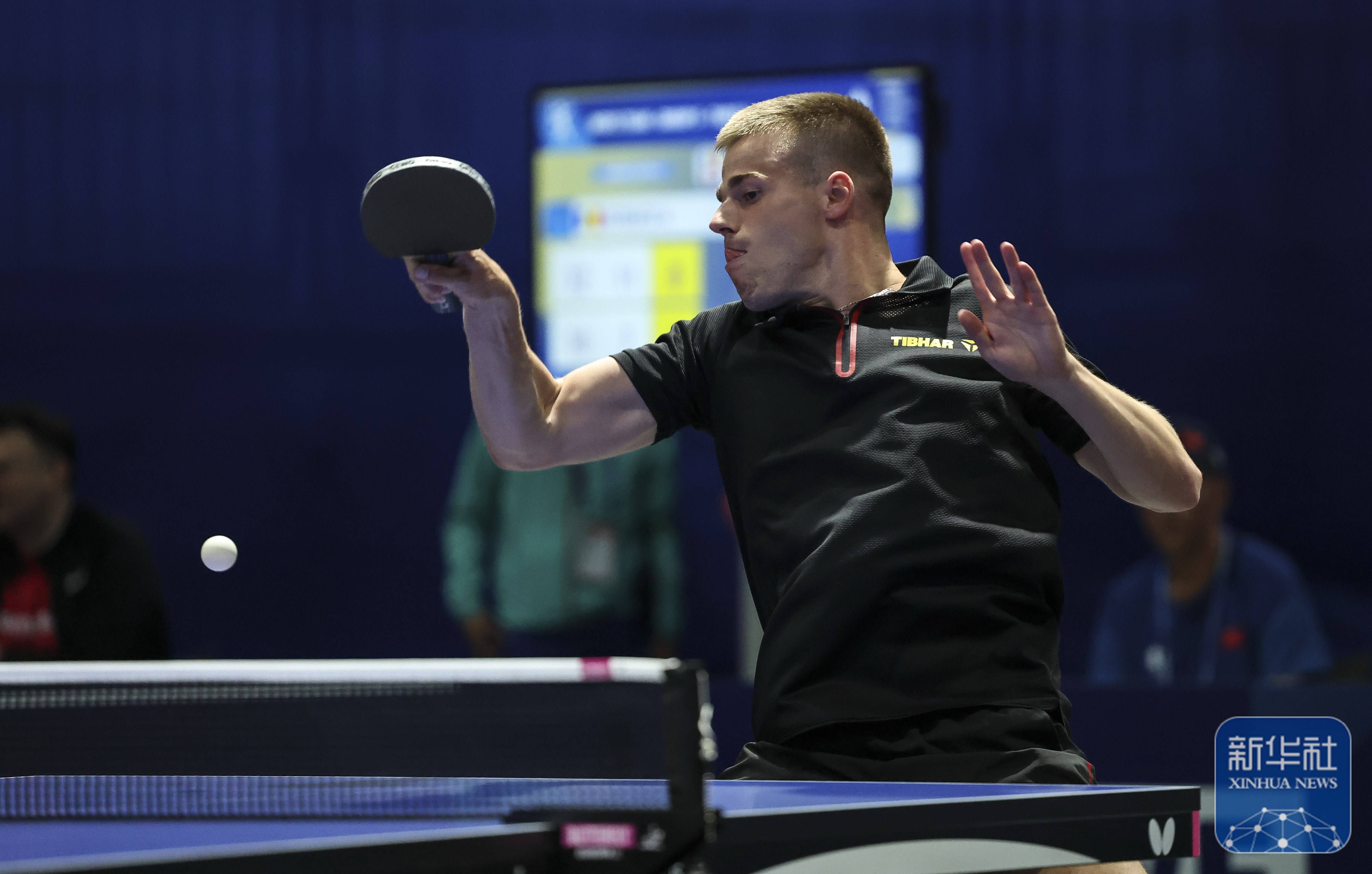 比利时队凭借团队合作，击败对手晋级