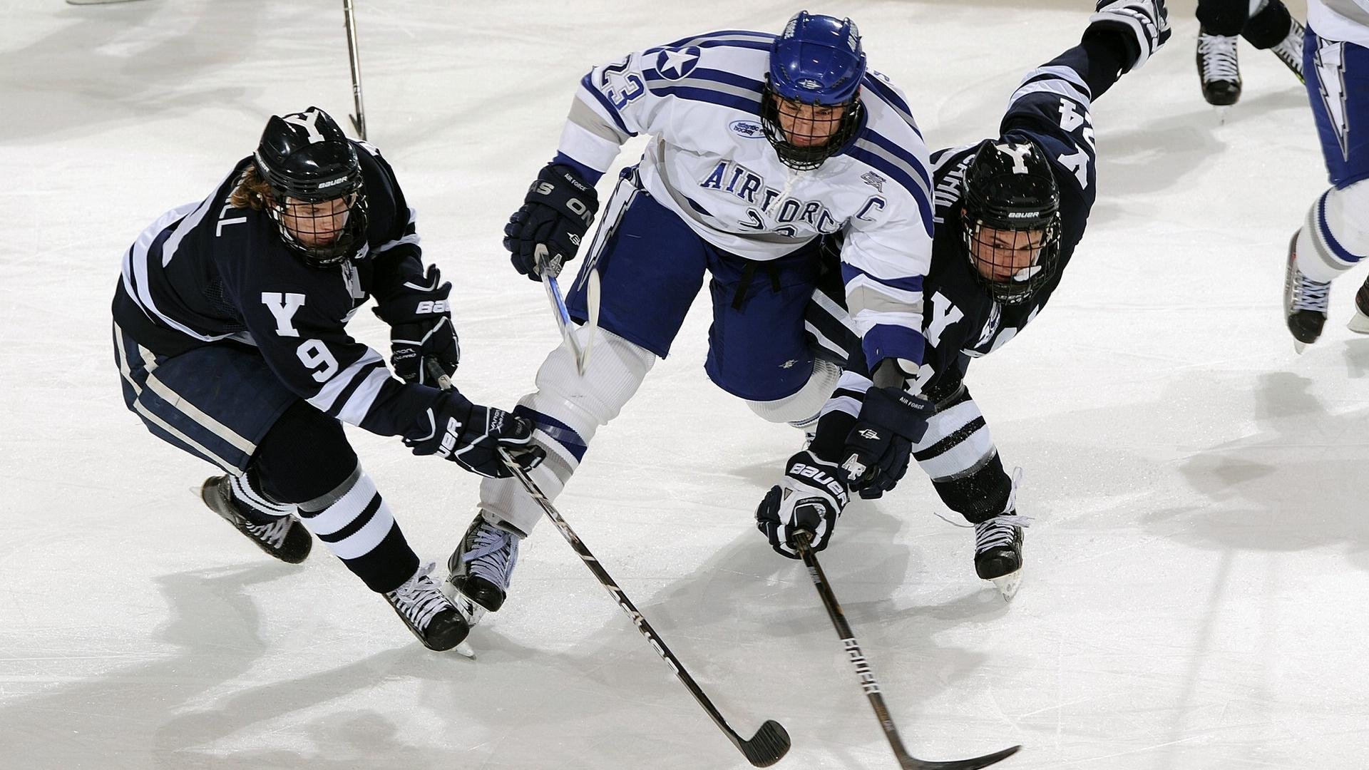 叹息之墙与战术铁笼，拉亚的完美之夜与比利亚雷亚尔如何锁死日本队