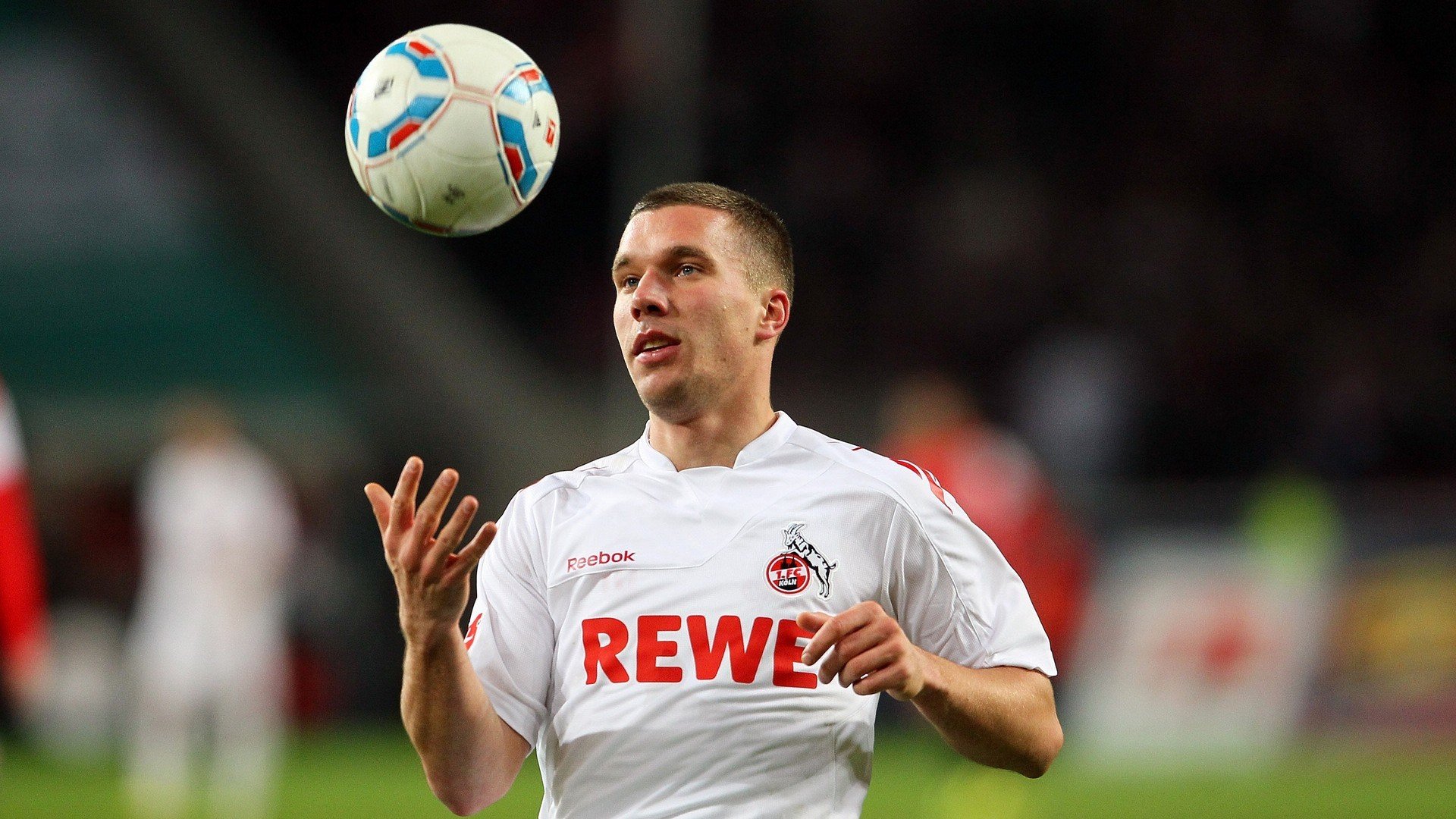 闪电划破铁血防线，克瓦拉茨赫利亚的夜晚，与勒沃库森的乌克兰鏖战