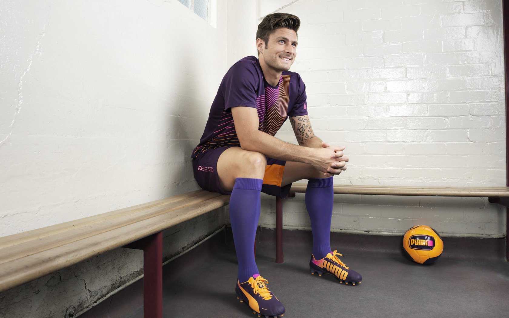 独一无二的表现，卢卡库用实力证明自己，乌拉圭完胜尼斯